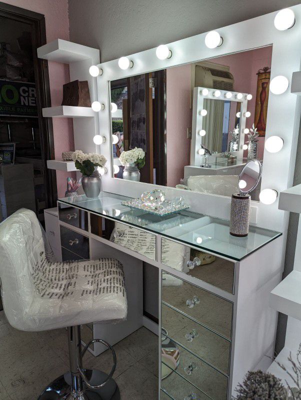 🎓🎉Beautiful new vanity excellent for gift 
