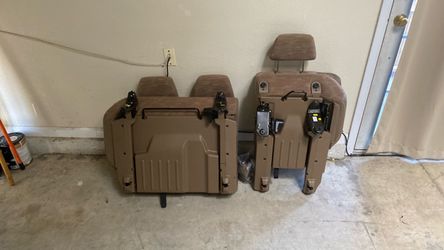 2004 Honda crv back seats. Good condition.