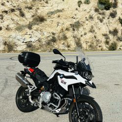 Motorcycle BMW F750GS – 1,965 miles – Premium Package