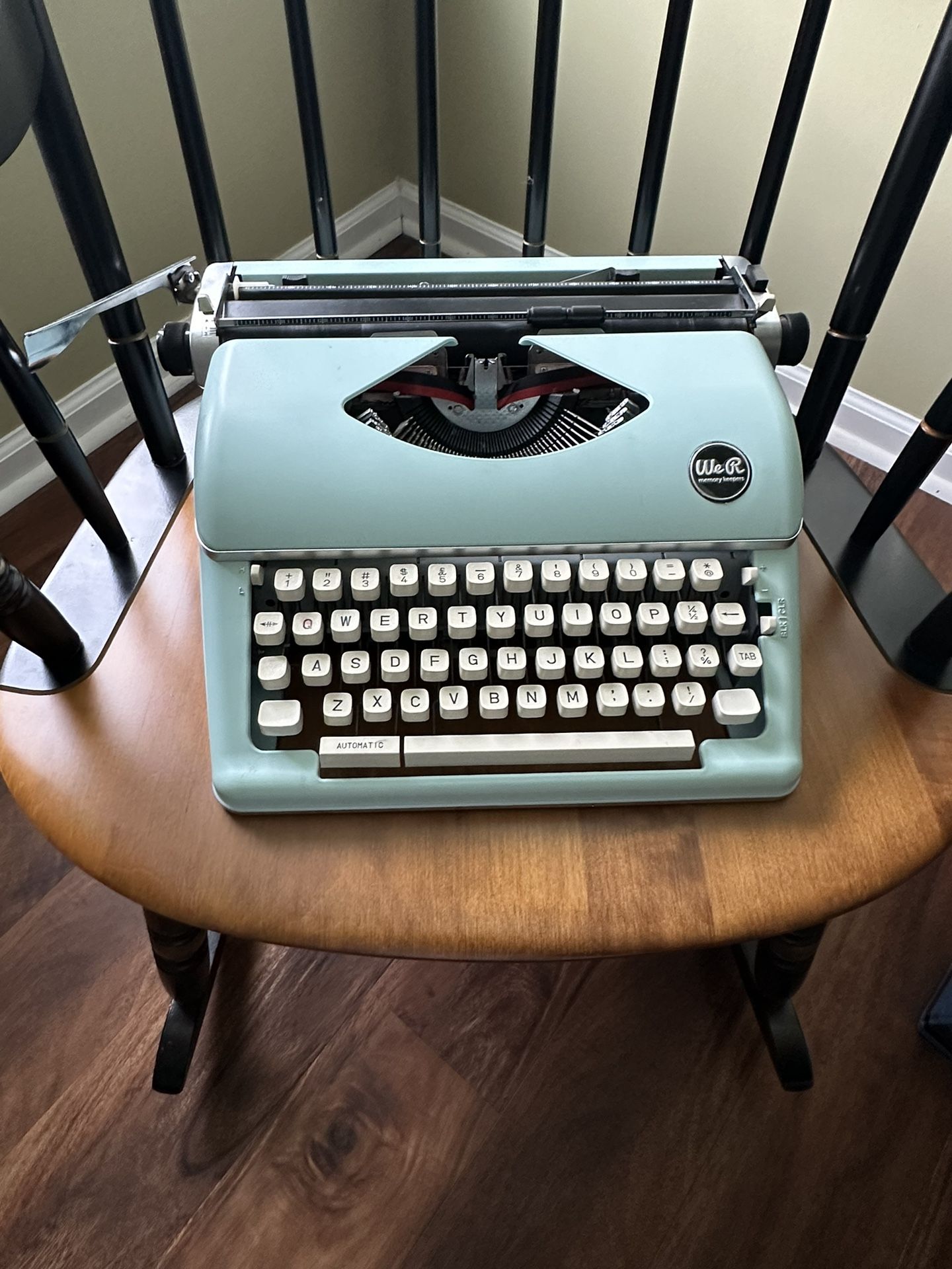 We R Memory Keepers - Typecast Collection - Typewriter - Mint with Xtra Ribbon