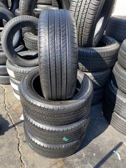 SET MICHELIN 215/55/17 SEMI NEW 85%TREAD LIFE $200 INCLUDE PROFESSIONAL INSTALLATION AND TAX