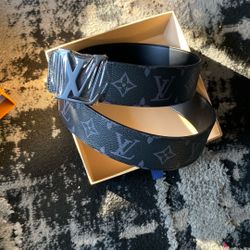 Louise Vuitton matte black belt