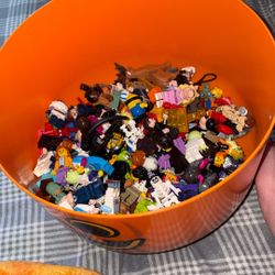 Lego Mini figures 143 Full Minifigs