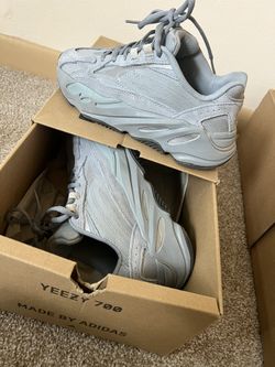 Yeezy 700 V2