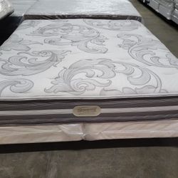 BEAUTYREST MATTRESS AND BOX SPRING  KING SIZE IN VERY GOOD CONDITION  FREE DELIVERY