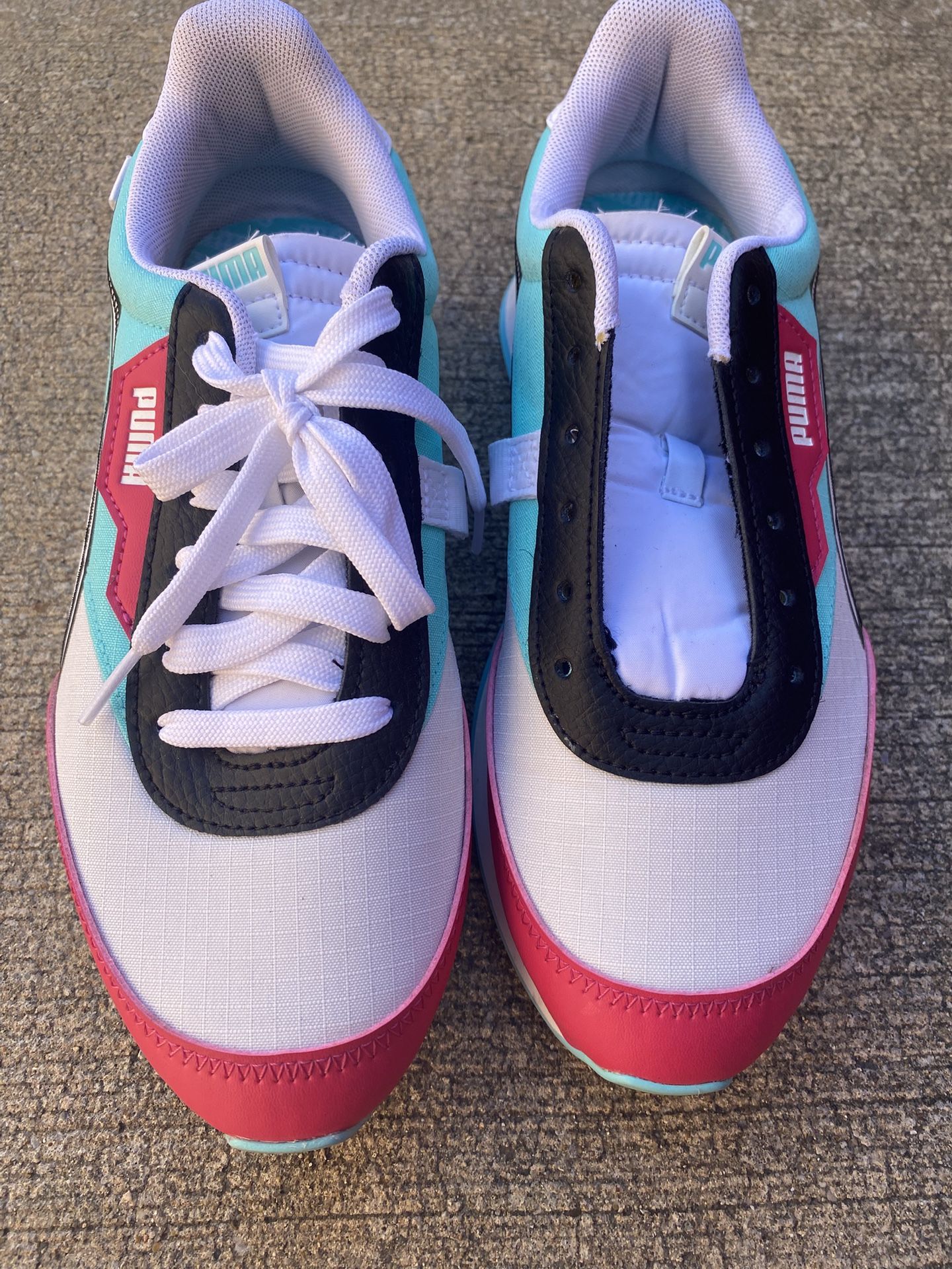 Womens Puma Shoes Size 7