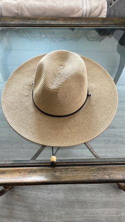 Sun hat with leather strap