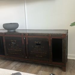 Solid Wow TV Stand