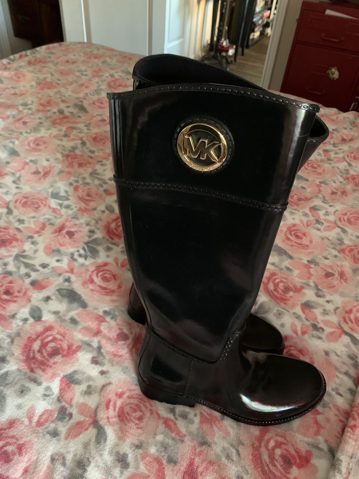 MK rain boots size 7