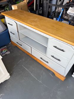 Dresser/tv stand