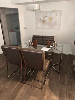 Dining Table w/Chairs