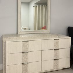 Moving SALE Bedroom Set 5 Pieces
