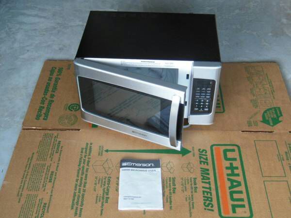 Emerson Microwave Oven MW1161SB 1000 Watts.