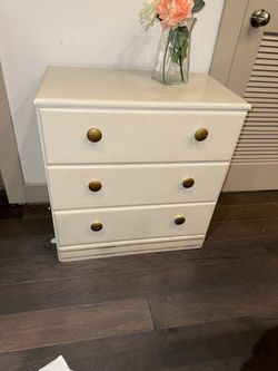 ⭐️ SOLID WOOD, THREE DRAWER CHEST