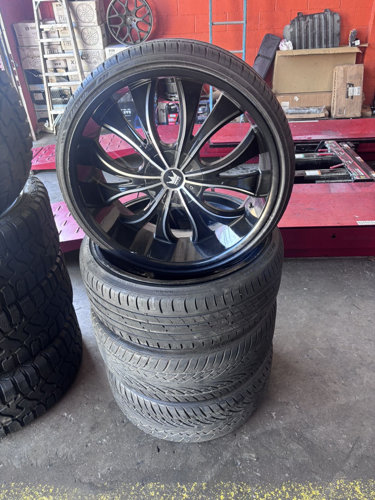 24s Black Wheels Tires 5x115/120