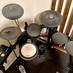 Electric Drum Set - Yamaha DTX522K