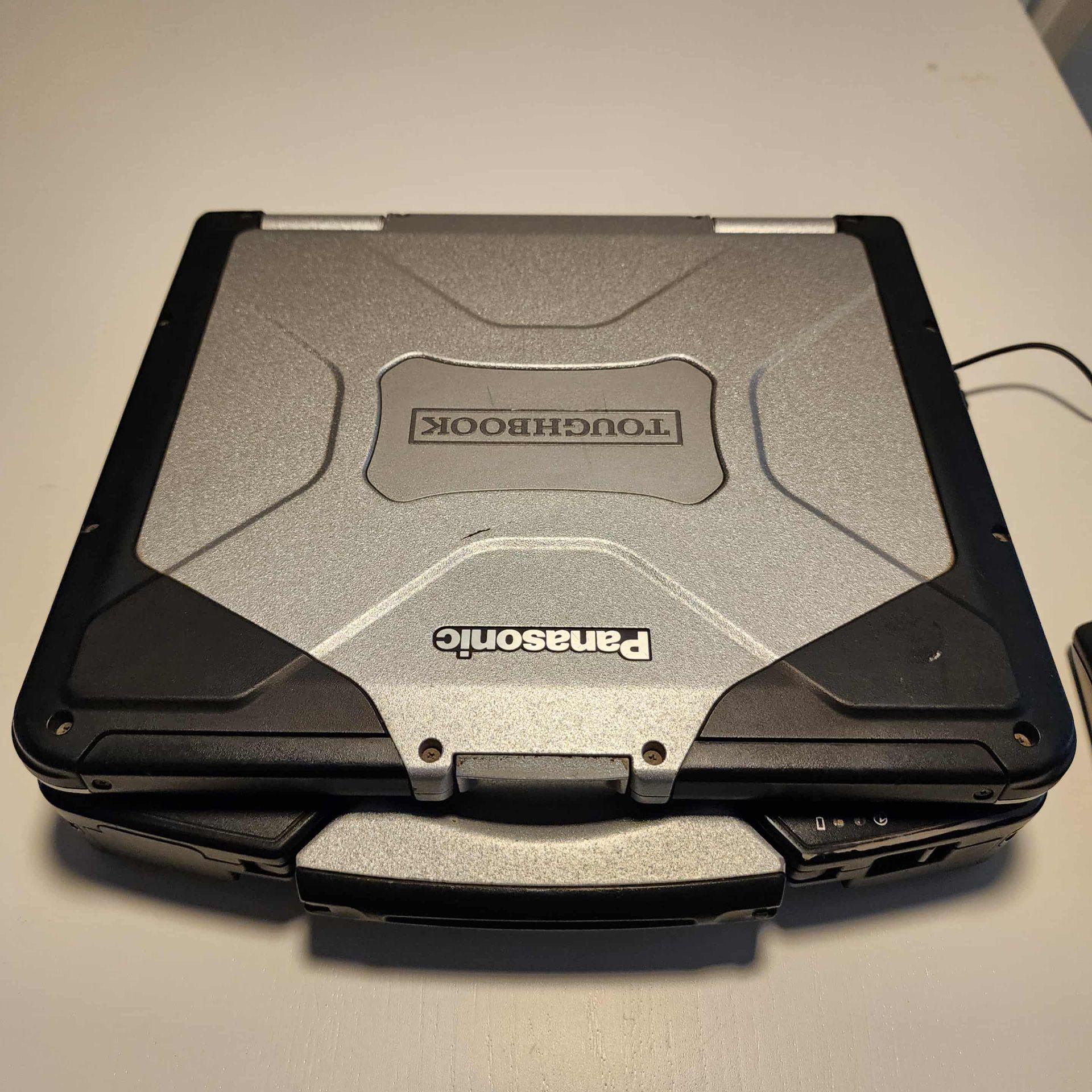 Toughbook laptop CF-31 MK5, 13.1" XGA, touchscreen Intel Core i5 5th Gen with Windows 10 Pro. 8GB RAM 120GB SSD Mause pad don't work well, but I a