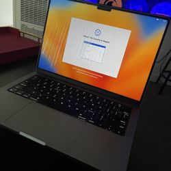 MacBook Pro M2