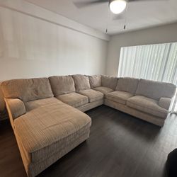 Large Sectional Couch with Chaise – Comfortable & Spacious