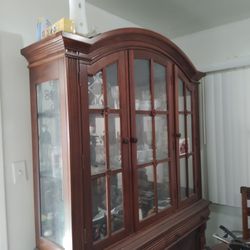 Vitrina Con Mesa Comedor Con 5 Sillas 