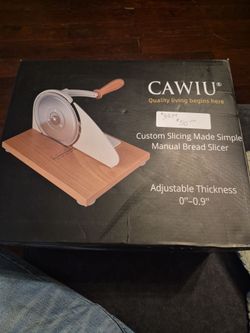 Bread slicer