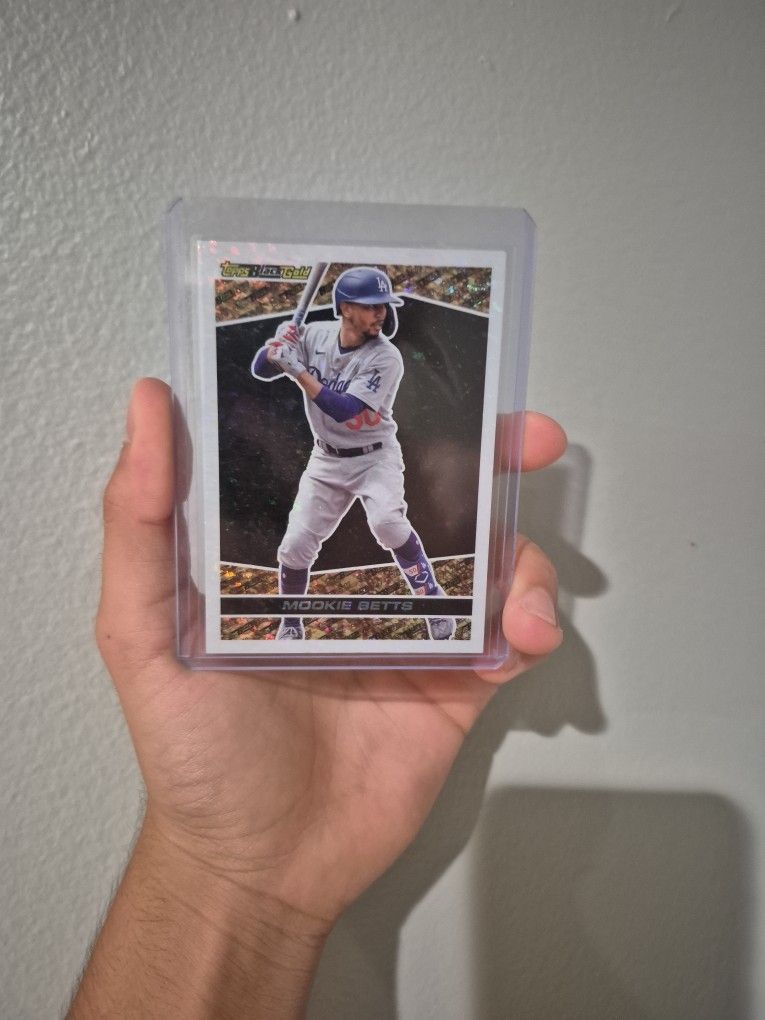 Mookie Betts Tops Gold Card LA dodgers