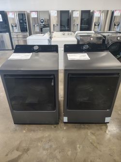 LG 7.3 cu ft Vented Smart Gas Dryer in Matte Black with Easy load Door and Sensor Dry Technology