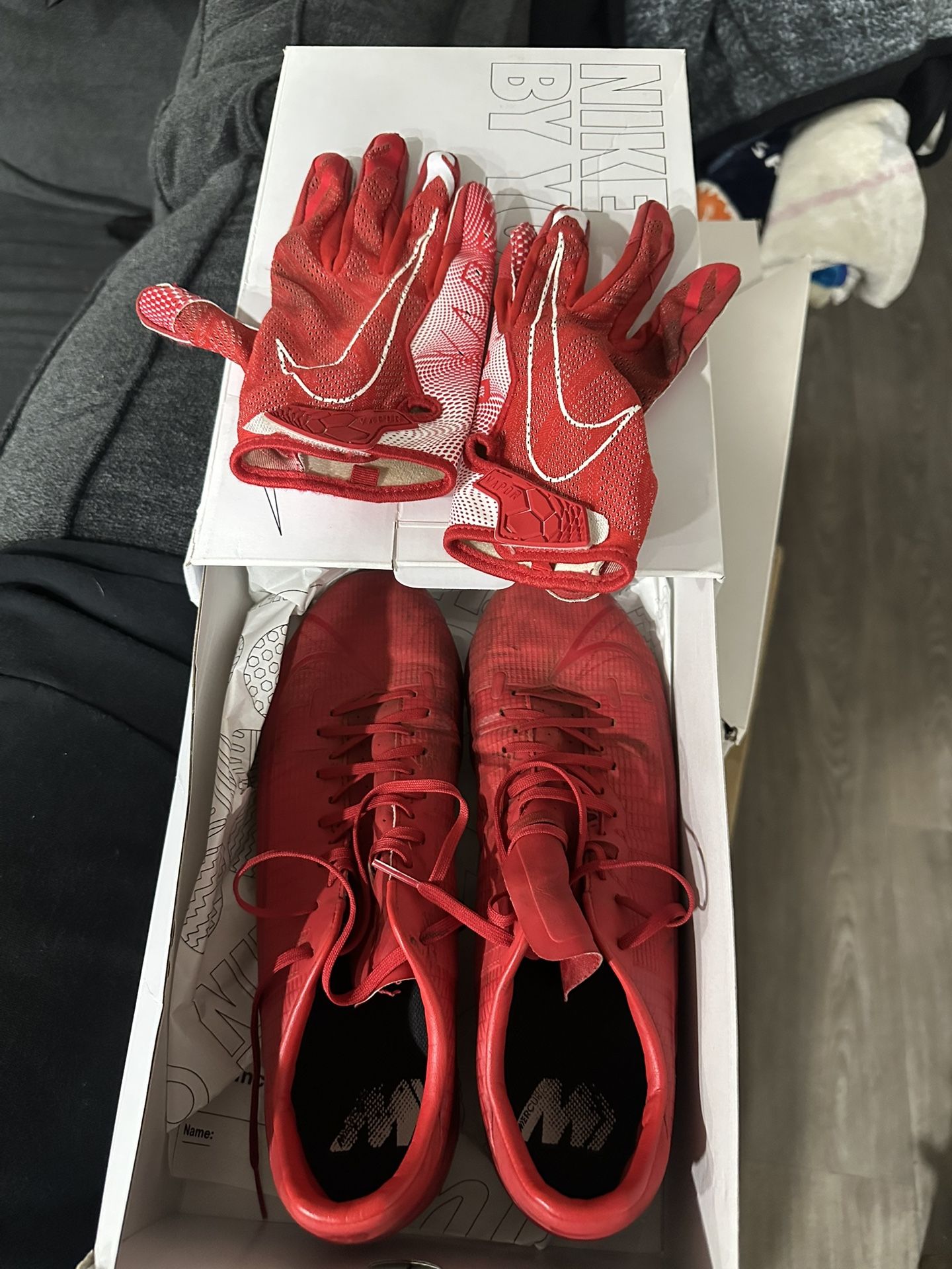 Nike Vapor Cleats Size 10 w/ Nike Gloves