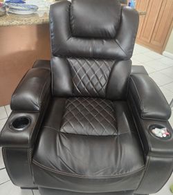 Oversized Recliner 