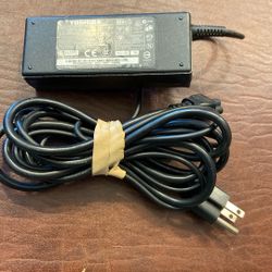 Toshiba Laptop AC Power Adapter
