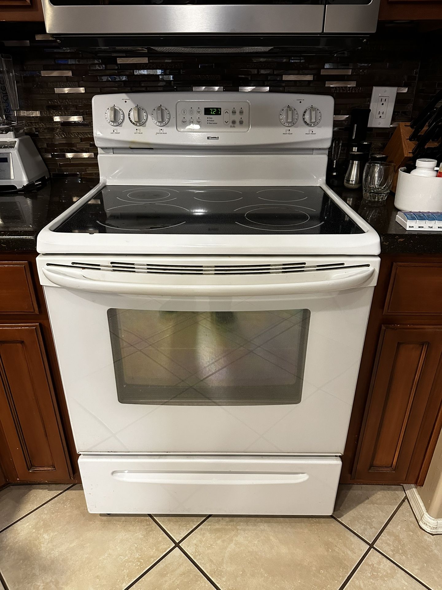 Kenmore Glass Top Stove / Oven (electric)