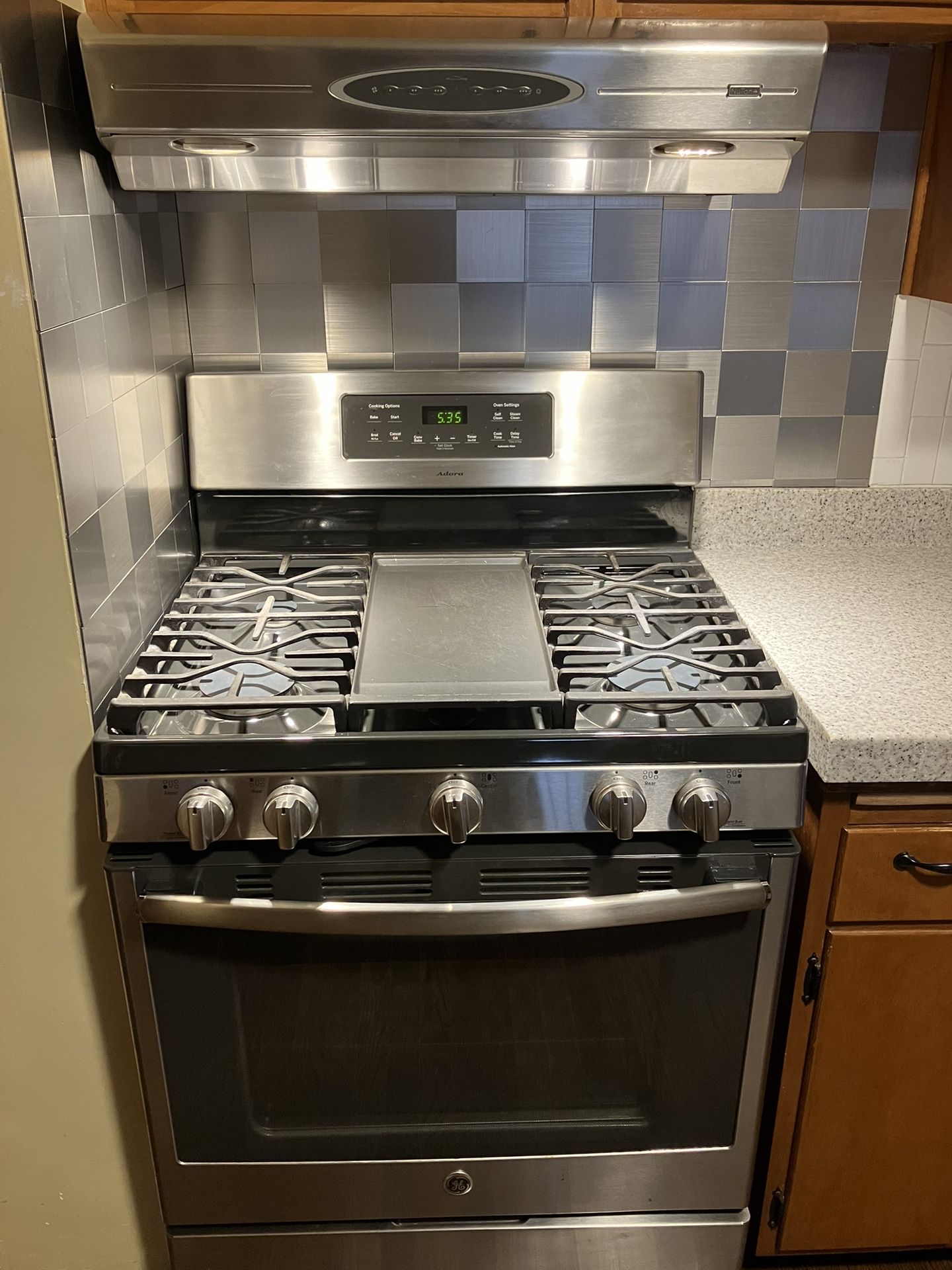Adora GE Range Oven And Stovetop for Sale in Independence, MO OfferUp