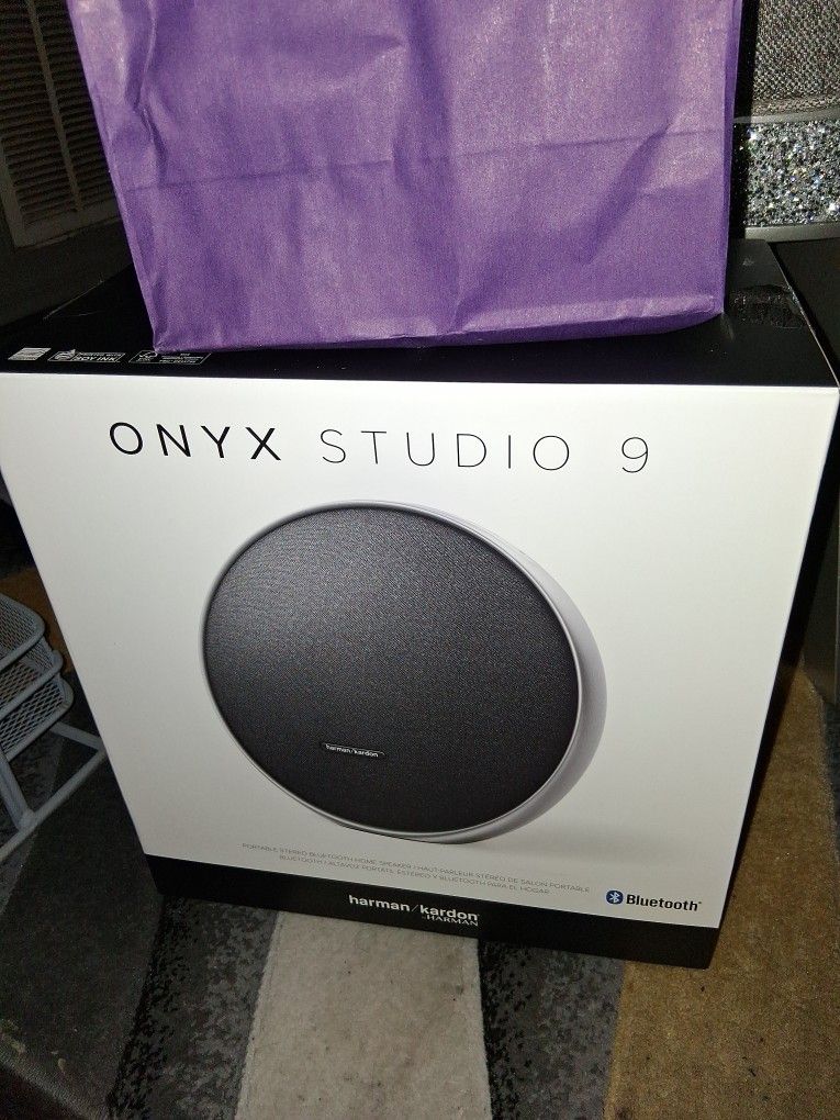 Onxy Studio 9 Bluetooth Speaker. Brand New.