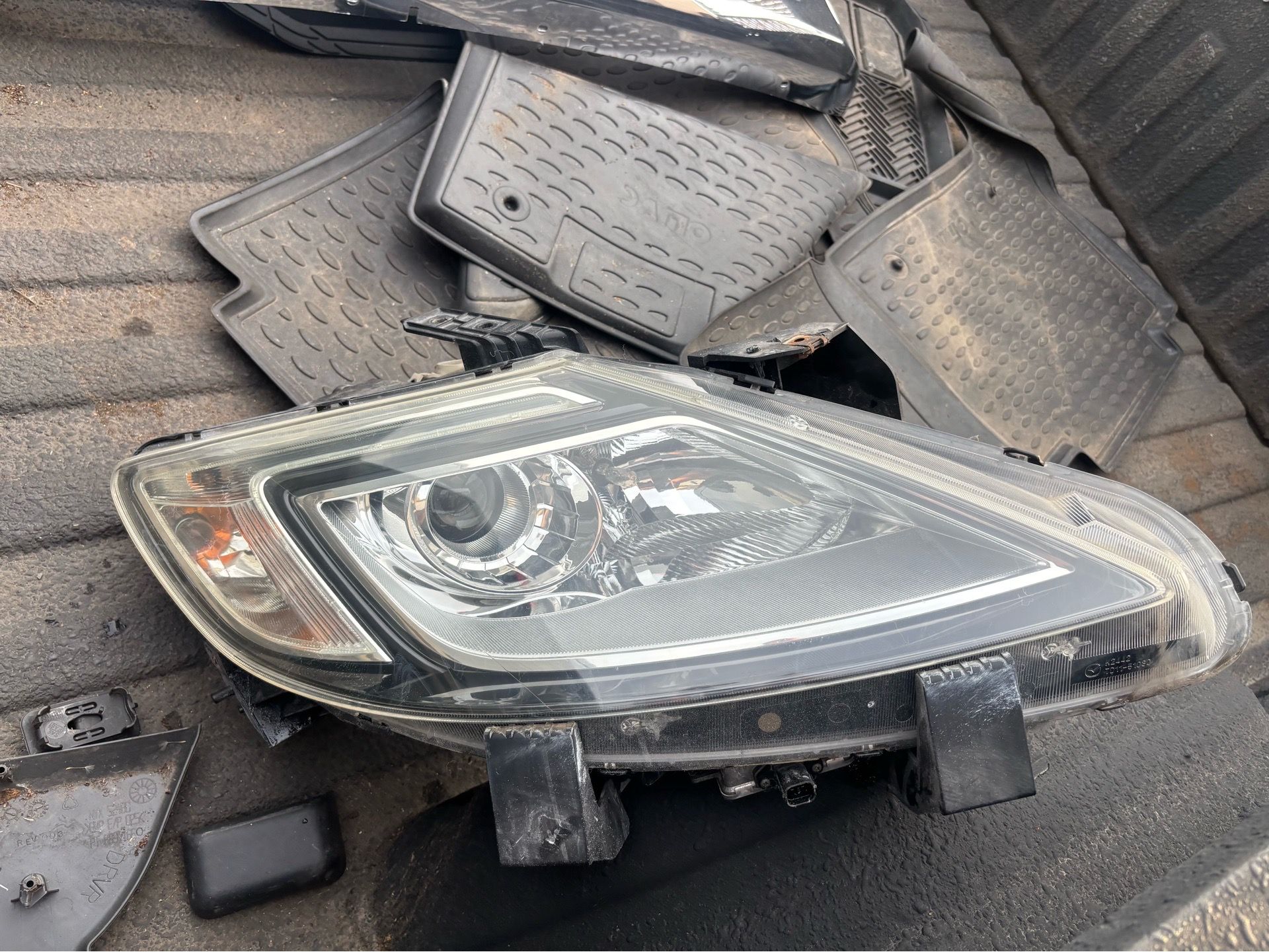 2008 Mazda cx9 headlight
