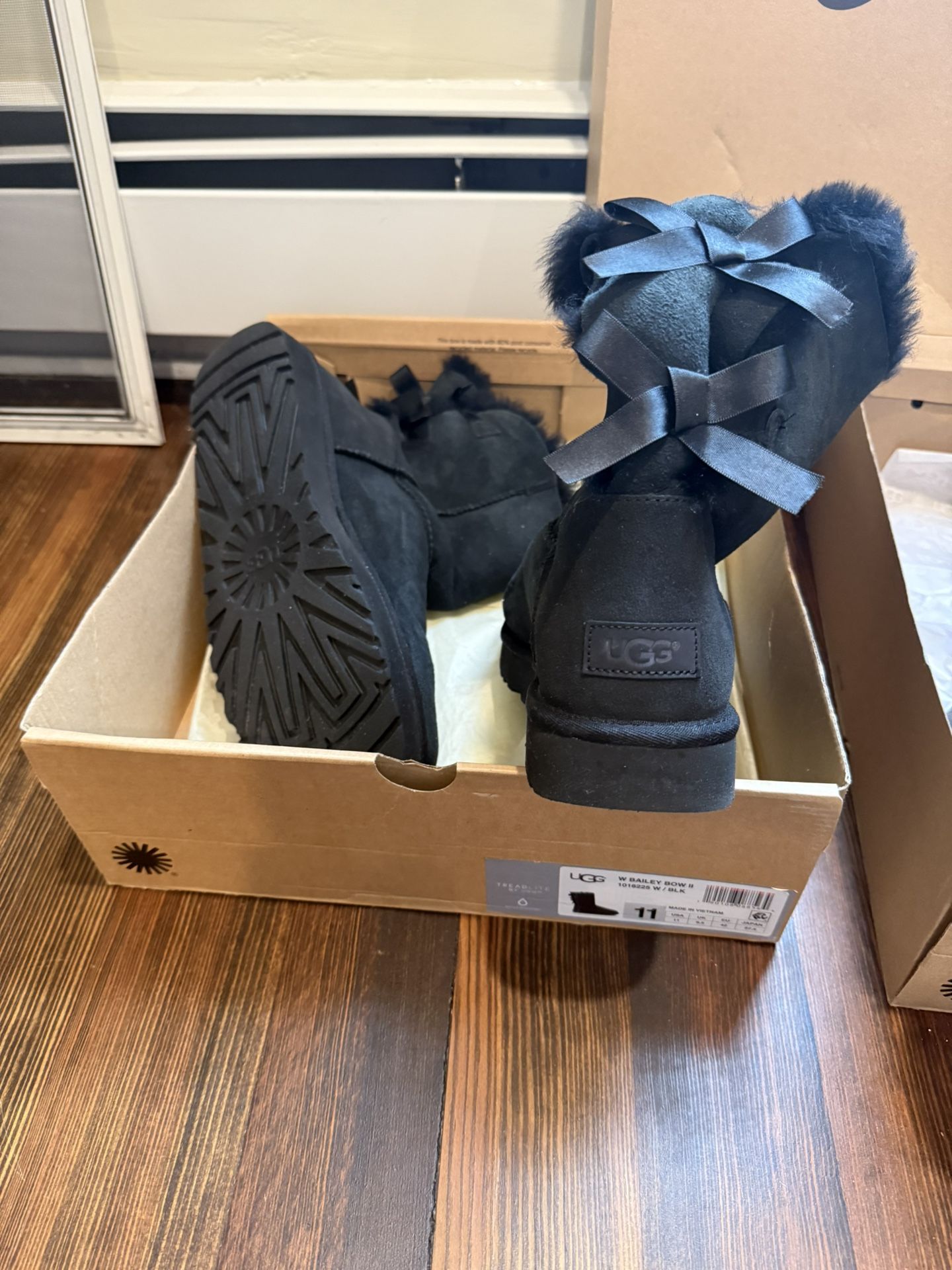 FOR SALE: New UGGs – Women’s Size 11