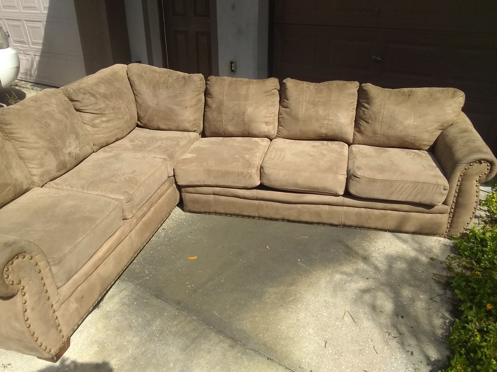 Sectional with pull out bed