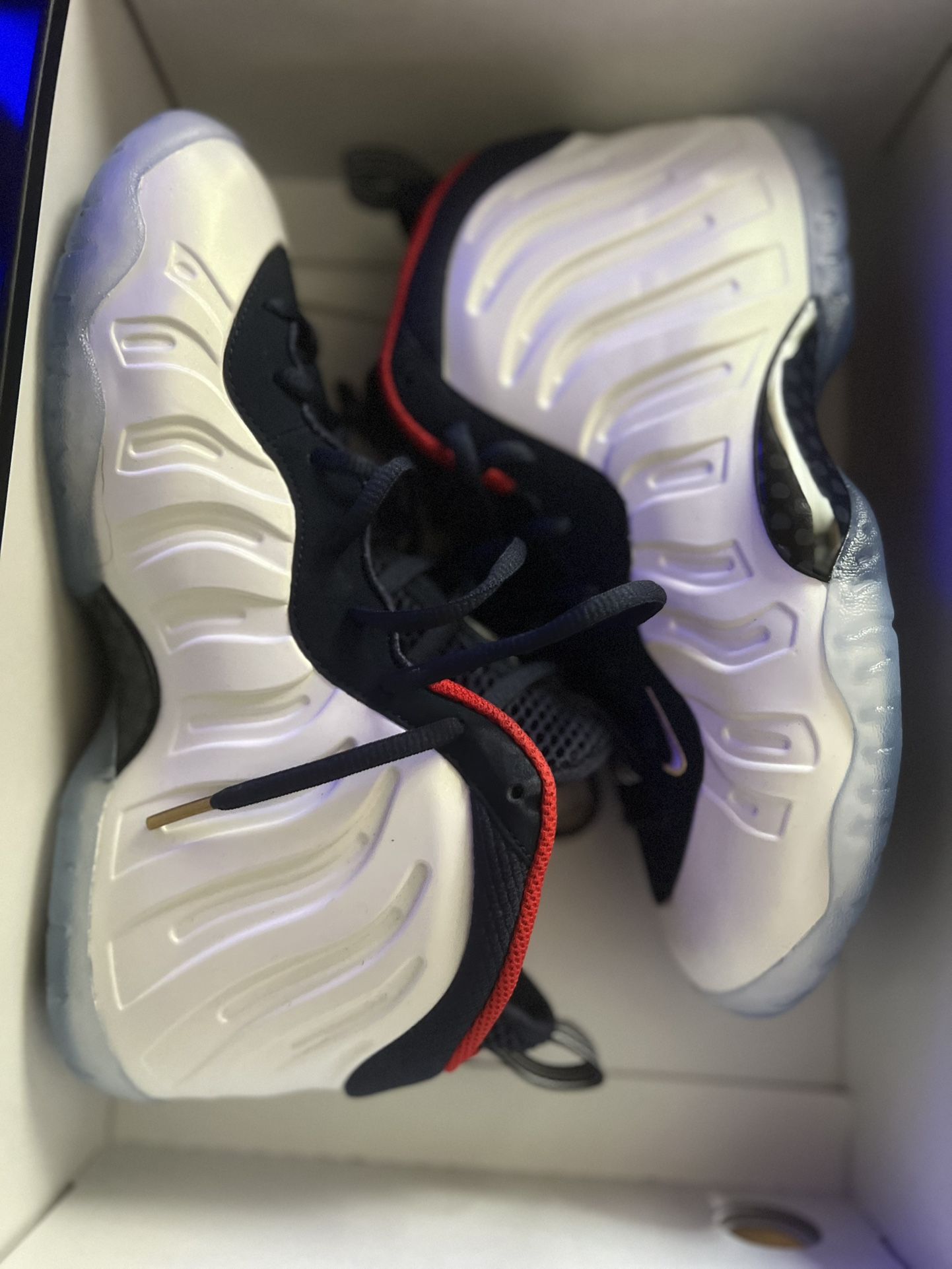 NEW - Nike Foamposites - 5.5 Youth (NEW/Never Worn