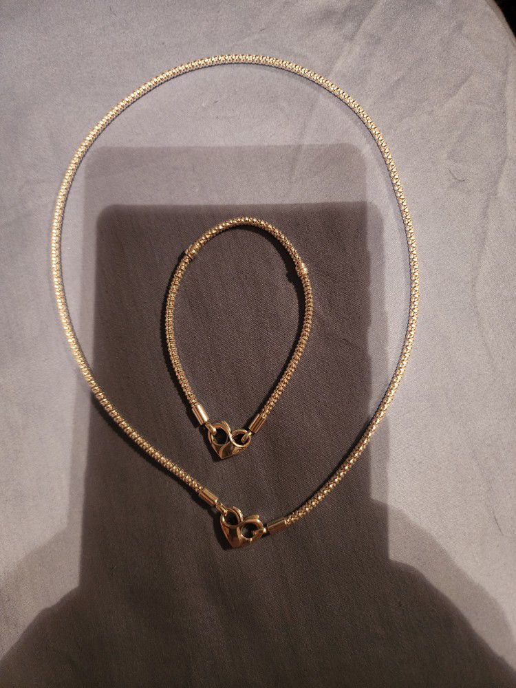 Pandora Necklace And Bracelet Set.