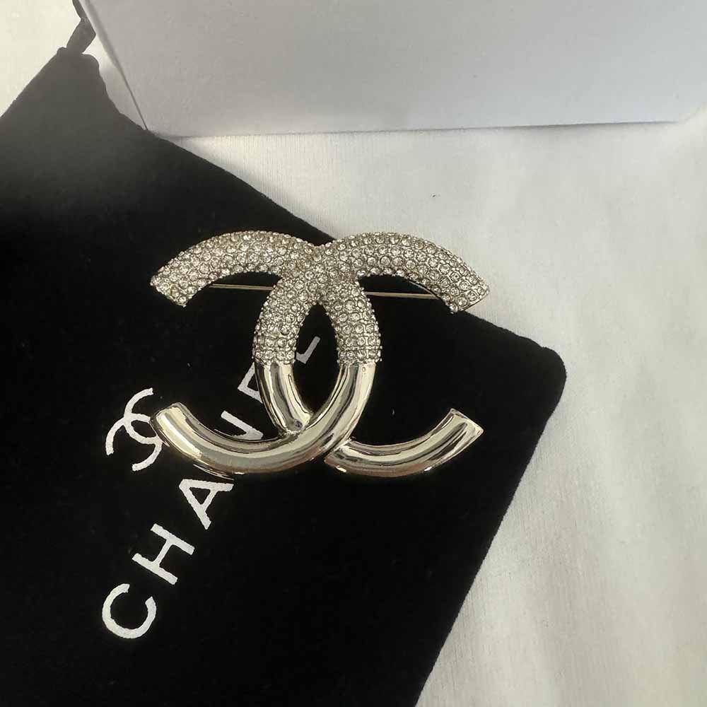 Medium Logo Brooch With Diamonds Silver