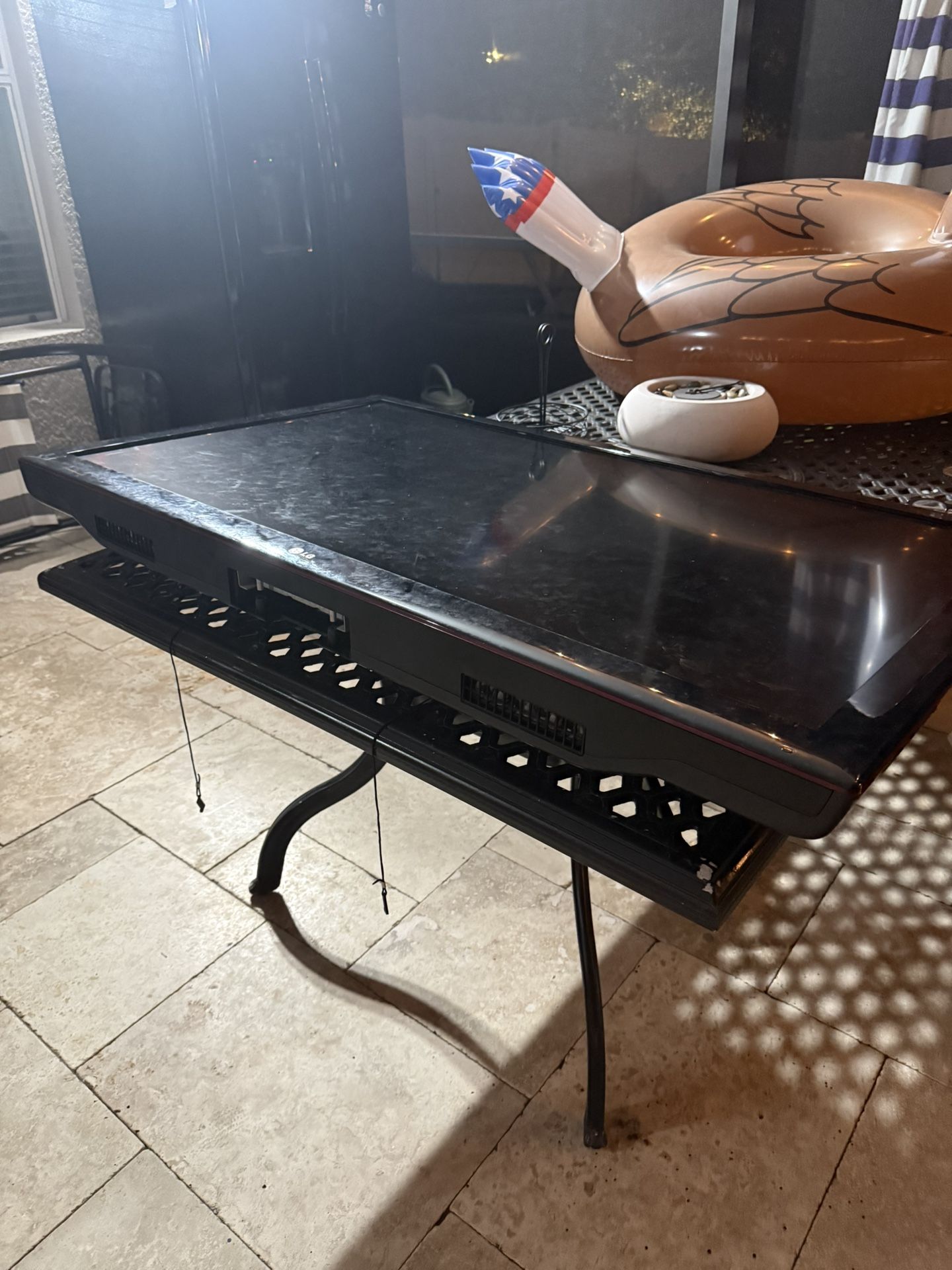 TV Y iron to hang the TV