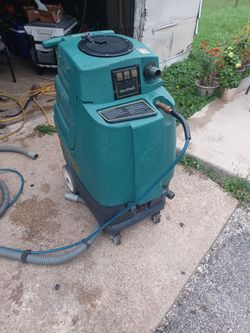 Carpet extractor machine