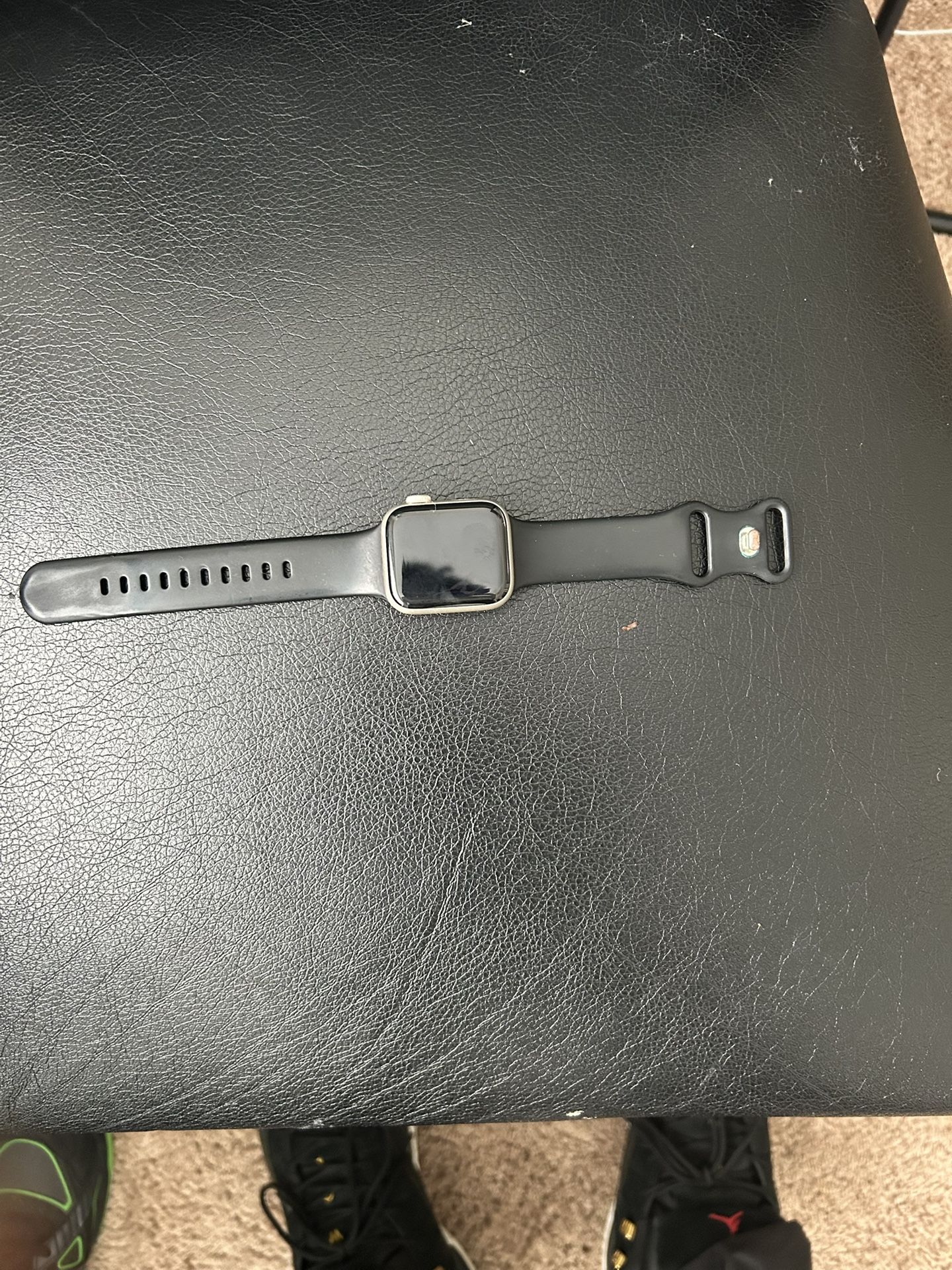Apple Watch SE (2nd Gen) 40 mm Watch