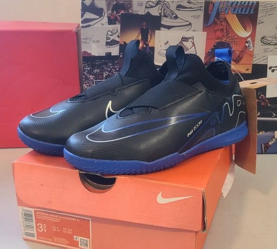 Nike Junior Vapor 15 Academy IC Youth Size 3.5