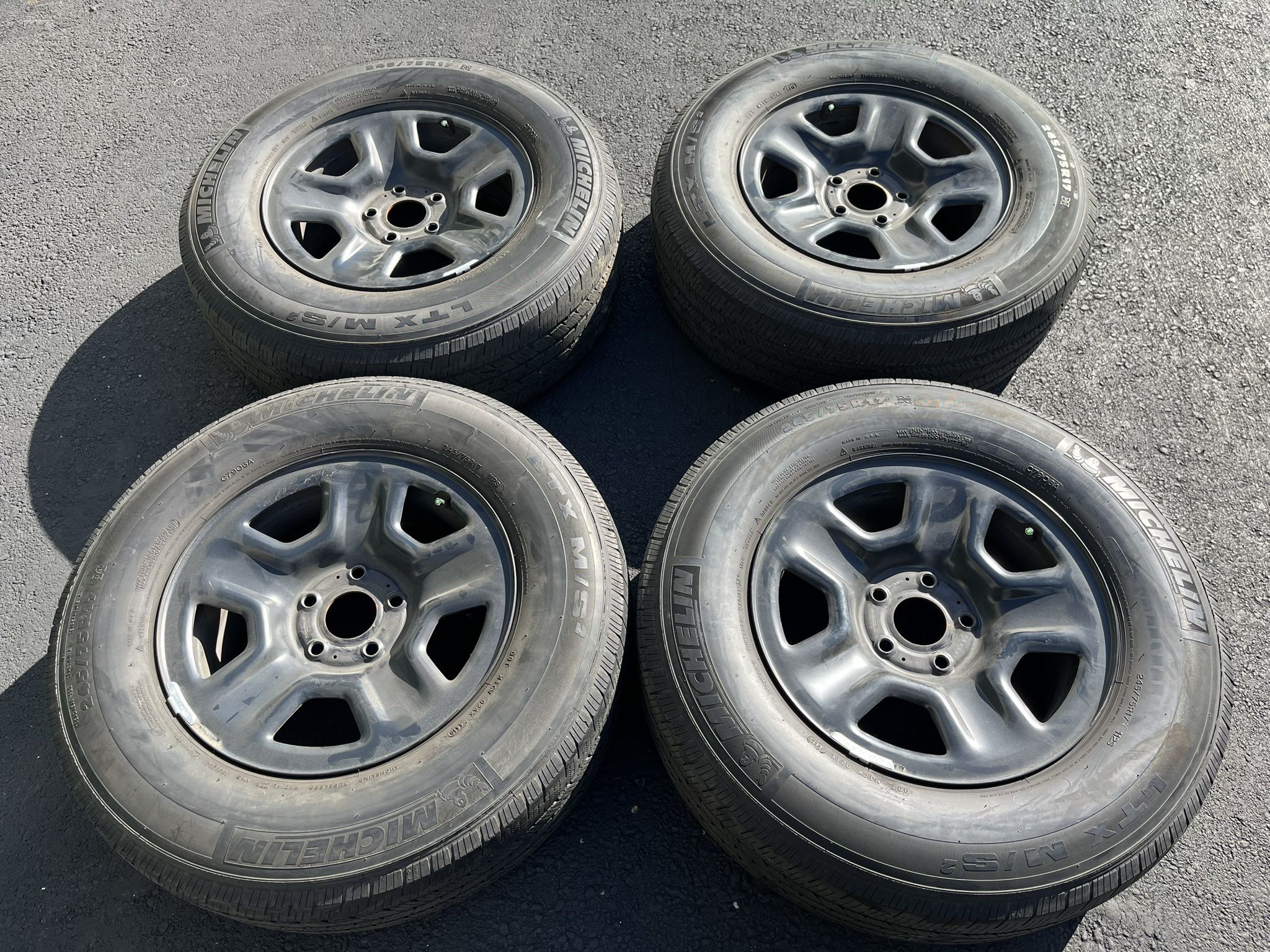 (4) 17” Jeep Wheels 245/75R17 Michelin 