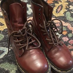 BURGUNDY DR. Martens Airwair (SIZE 7.5)