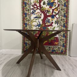 Round Dining Table 