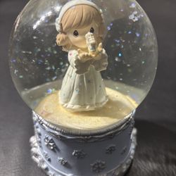 Christmas Precious Moments Musical Snow Globe 