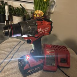 Milwaukee M18 FUEL Hammer Drill Kit (2904-20) - w/ 5.0Ah Battery & Charger