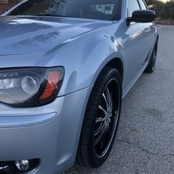 2013 Chrysler 300s Glacier Edition