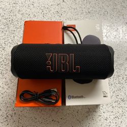 JBL Flip 6 Portable Waterproof Speaker Perfect Condition